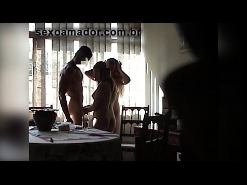 ❤️ Inimbitahan ng mga sex friends ang isang higanteng lalaki at isang threesome kasama niya ❤️ Porn video sa tl.pornmega.ru ❌️