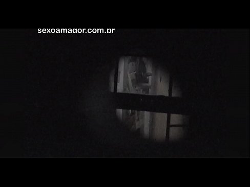 ❤️ Si Blondie ay lihim na nakunan ng video ng isang voyeur ng kapitbahayan na nakatago sa likod ng mga guwang na brick ❤️ Porn video sa tl.pornmega.ru ❌️